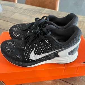 Size 6.5 Nike Lunarglide 7 sneakers
